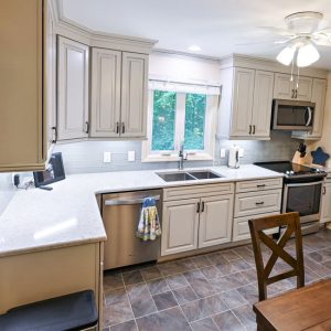 slide-countertop-carrara-marble-2